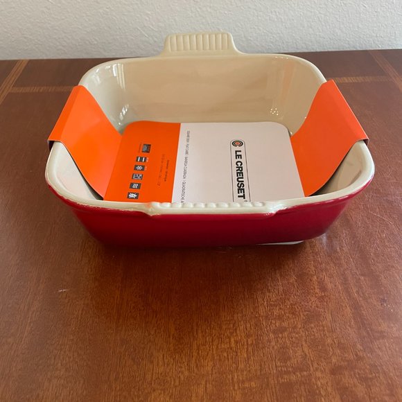 Le Creuset Stoneware 3 qt. Heritage Square Dish Cerise Cherry Red NEW - Picture 6 of 7